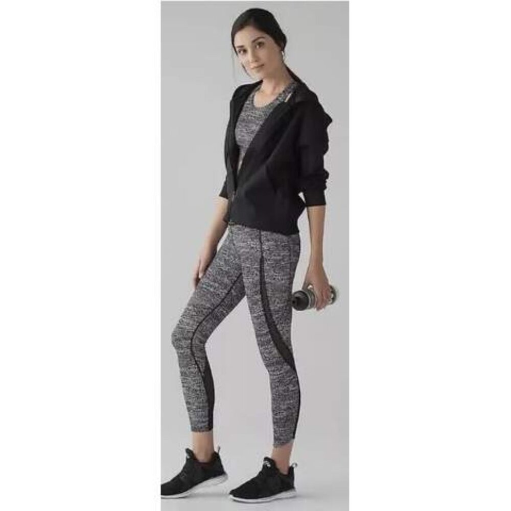 Lululemon Pace Perfect 7/8 Tight (25") Air Time White Black / Black, size 6